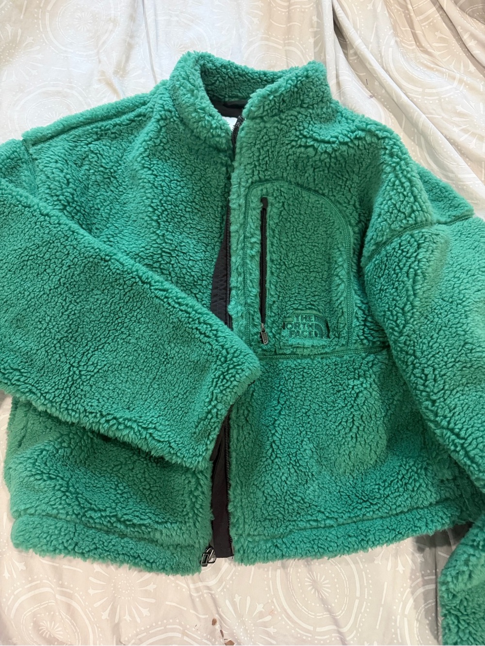 The North Face Cropped Green and Black Sherpa